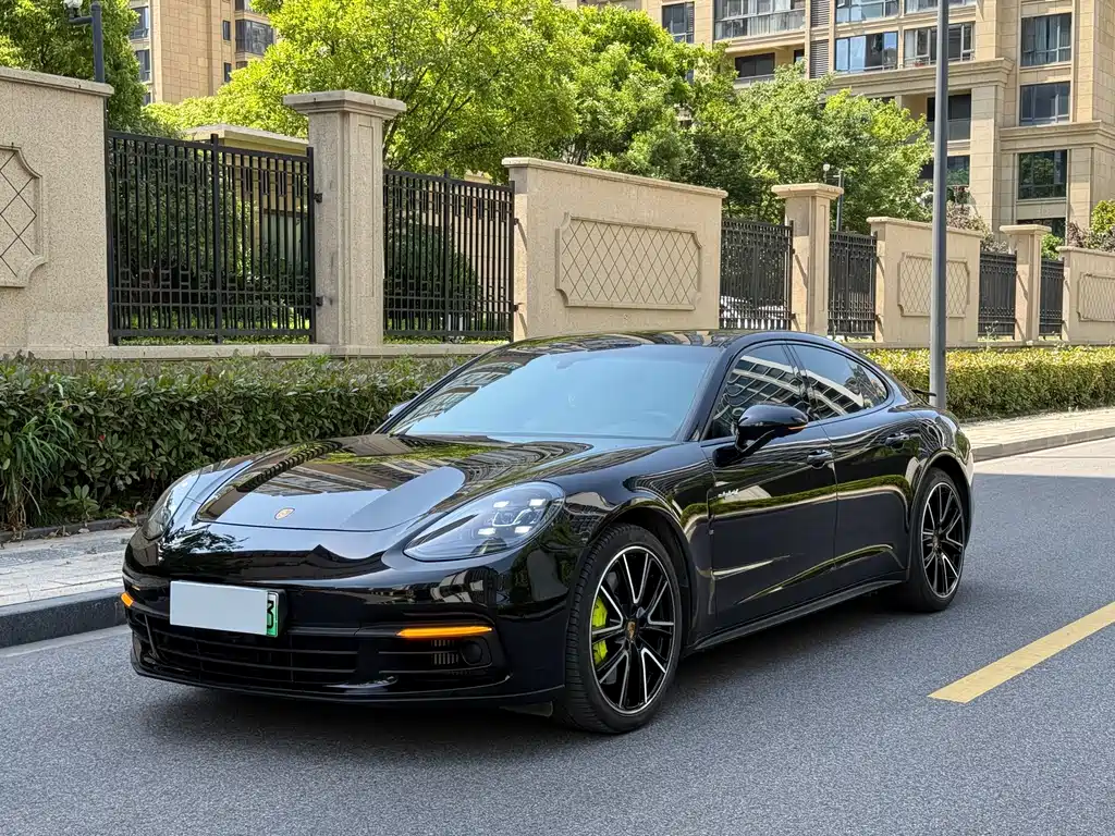 Porsche Panamera 4 E-Hybrid