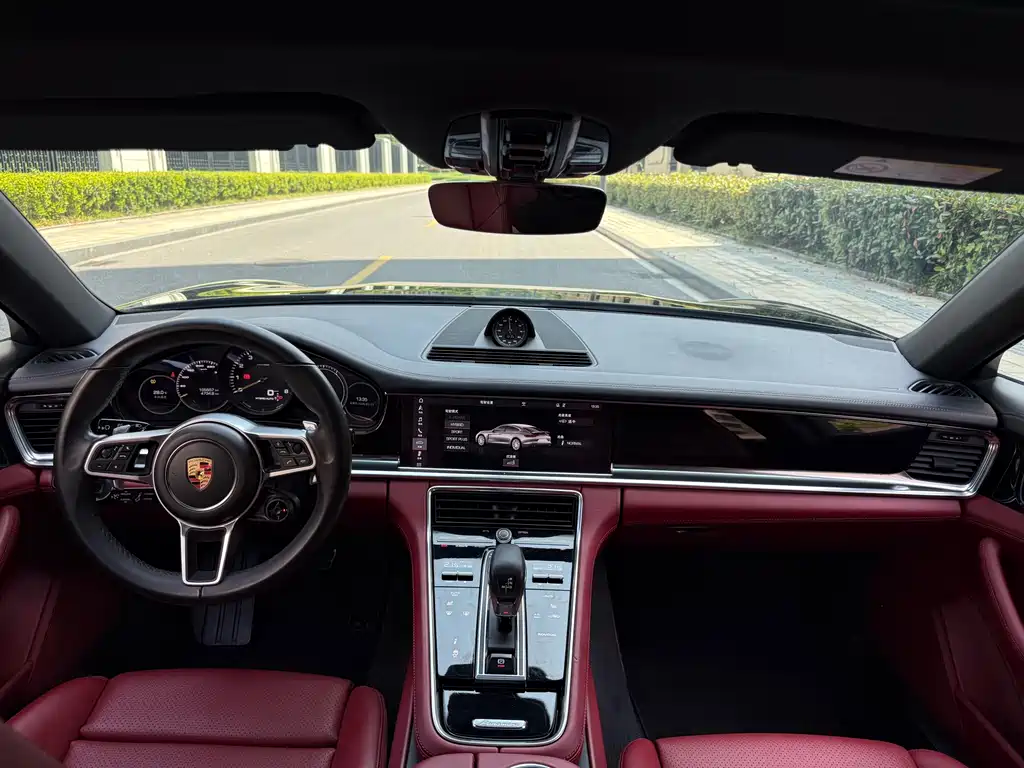 Porsche Panamera 4 E-Hybrid