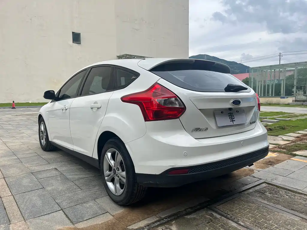 Ford Focus 2015 Hatchback 1.6L Automatic Comfort