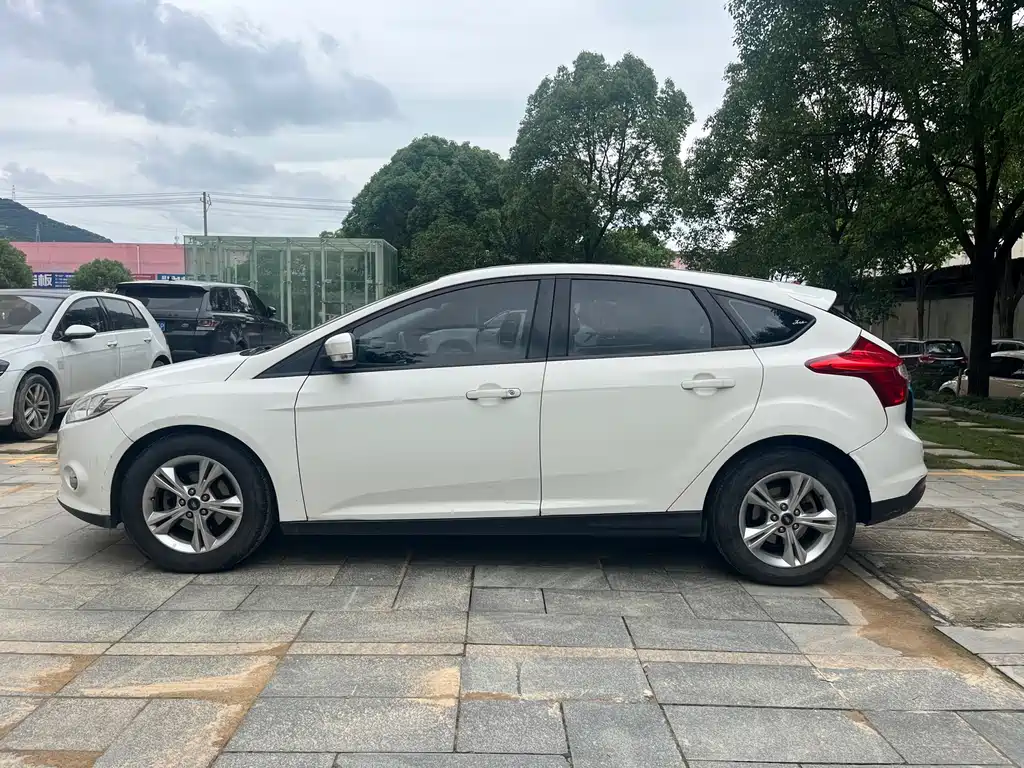 Ford Focus 2015 Hatchback 1.6L Automatic Comfort