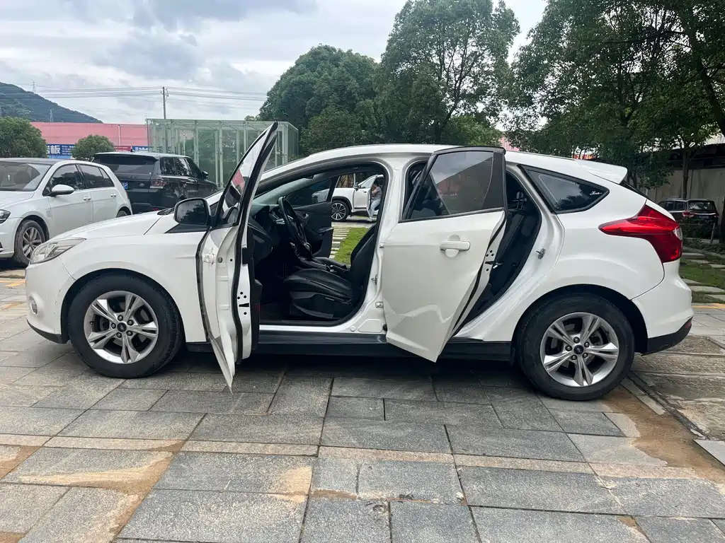 Ford Focus 2015 Hatchback 1.6L Automatic Comfort