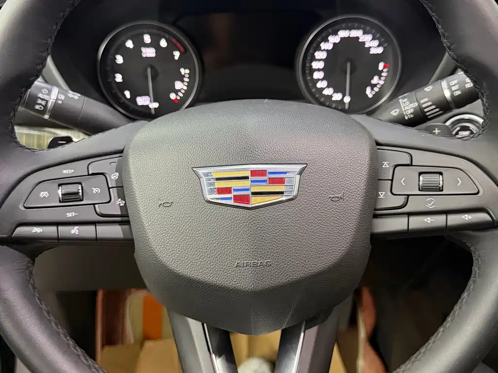 Cadillac XT4 2018 28T AWD Platinum Edition