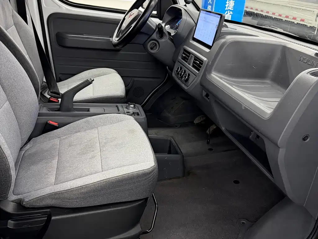 Wuling Yangguang 2024 300km Comfort Edition Panel Van 60kW