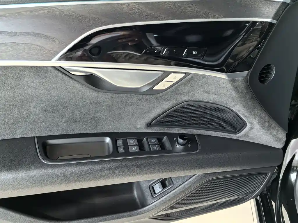 Audi A8L 2021 50 TFSI quattro Comfort