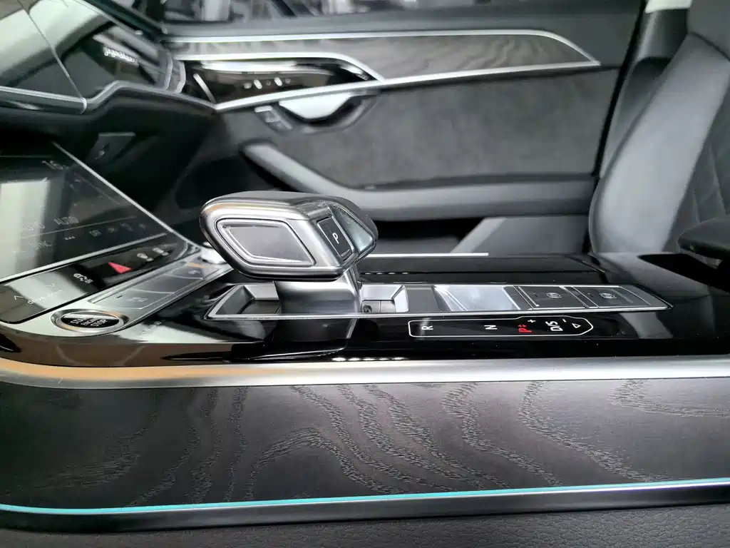 Audi A8L 2021 50 TFSI quattro Comfort