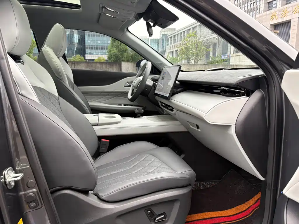 Changan UNI-Z 2024 Blue Whale iDD 125km Beyond Edition