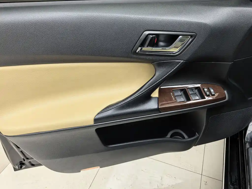 Toyota Reiz 2013 2.5V Shangrui Edition
