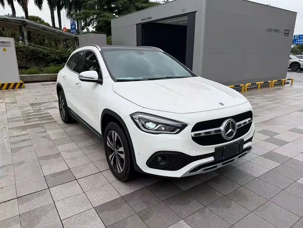 Mercedes-Benz GLA 200 2020