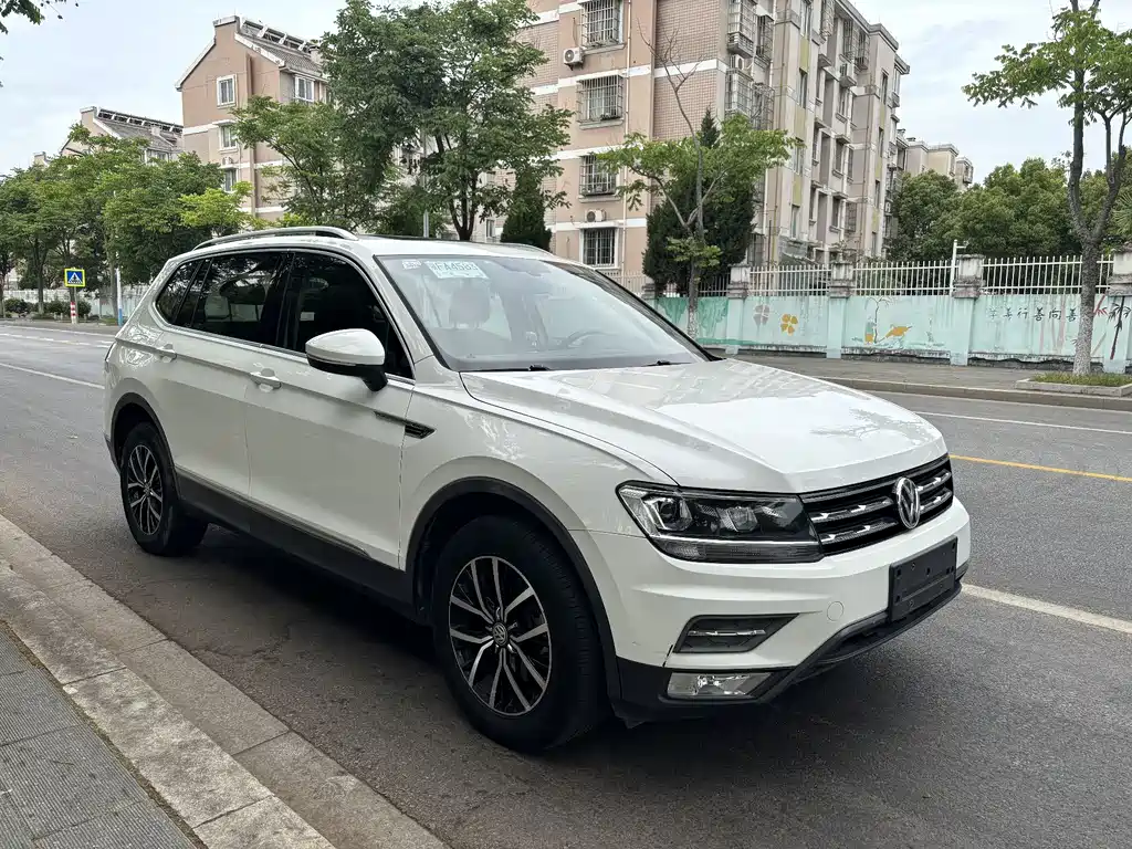 Volkswagen Tiguan L 2018 330TSI Automatic FWD Luxury Edition