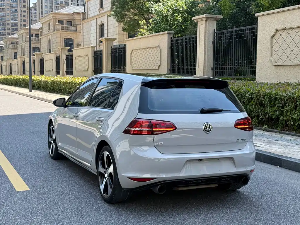 Volkswagen Golf GTI 2016 2.0 TSI