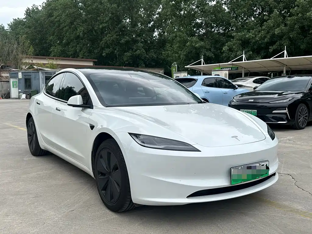 Tesla Model 3 2025 Rear-Wheel Drive