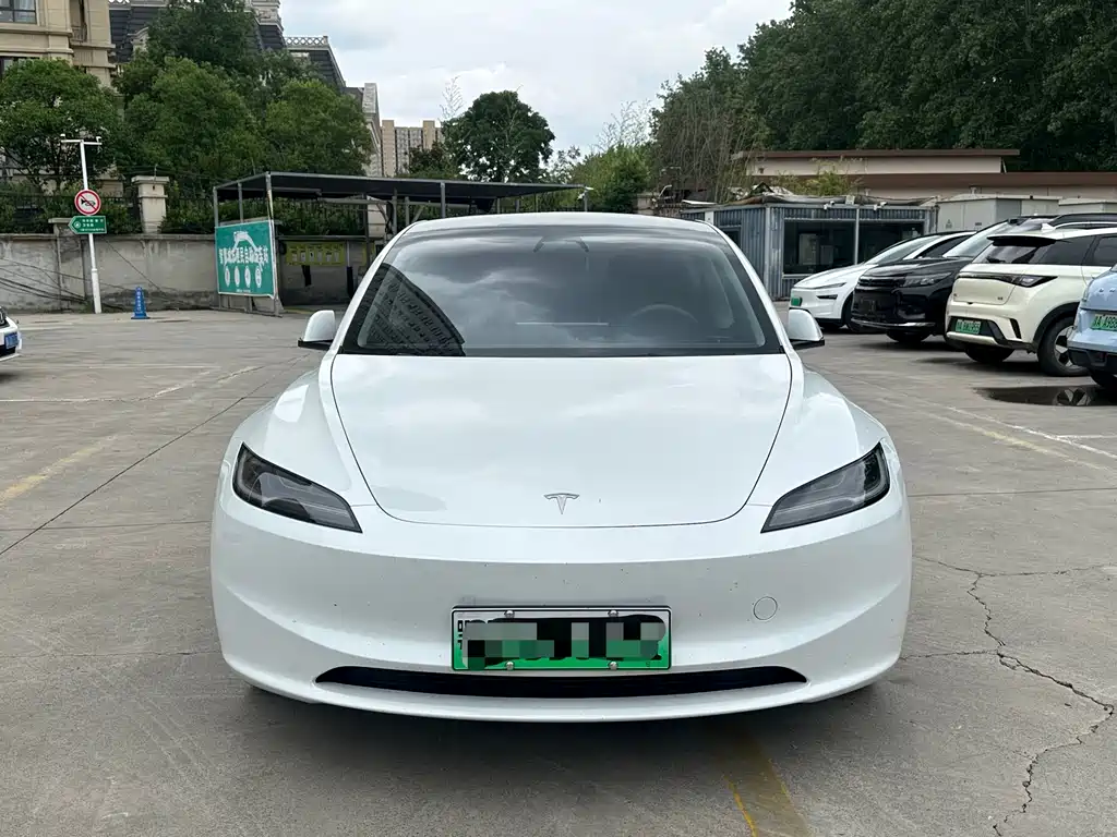 Tesla Model 3 2025 Rear-Wheel Drive