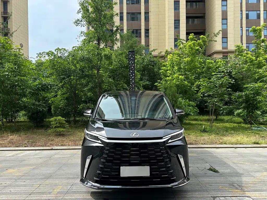 Lexus LM 2023 500h 6-Seater Prestige Edition