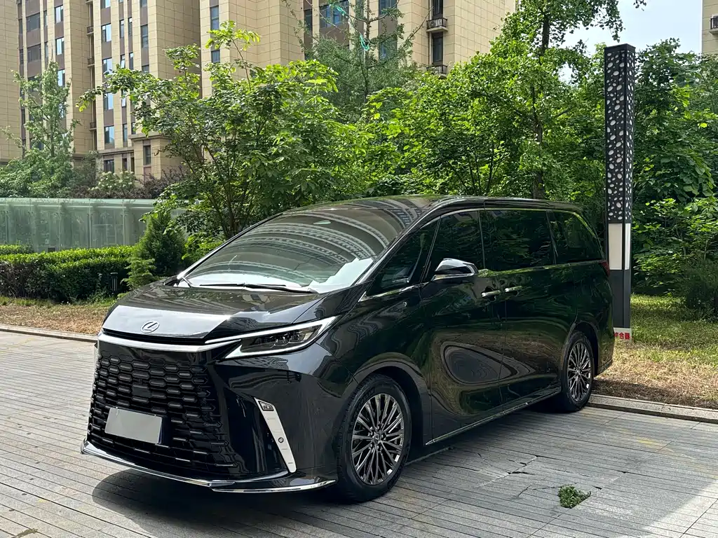 Lexus LM 2023 500h 6-Seater Prestige Edition