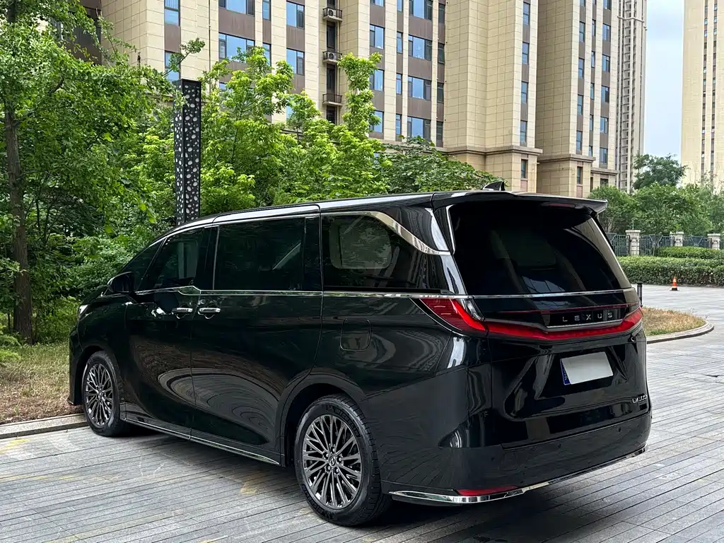 Lexus LM 2023 500h 6-Seater Prestige Edition