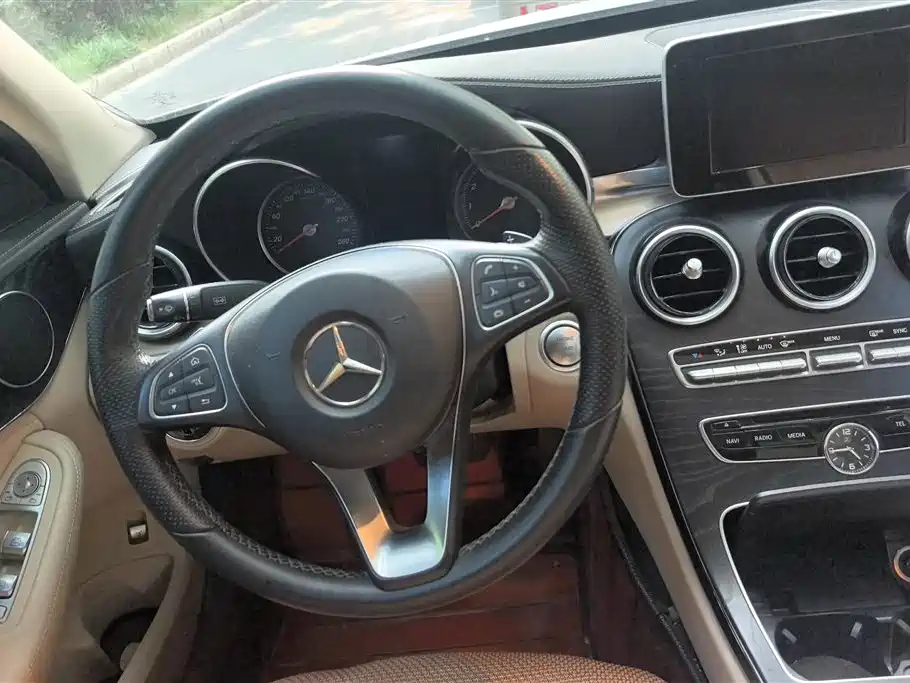 2015 Mercedes-Benz C 200 L Sport