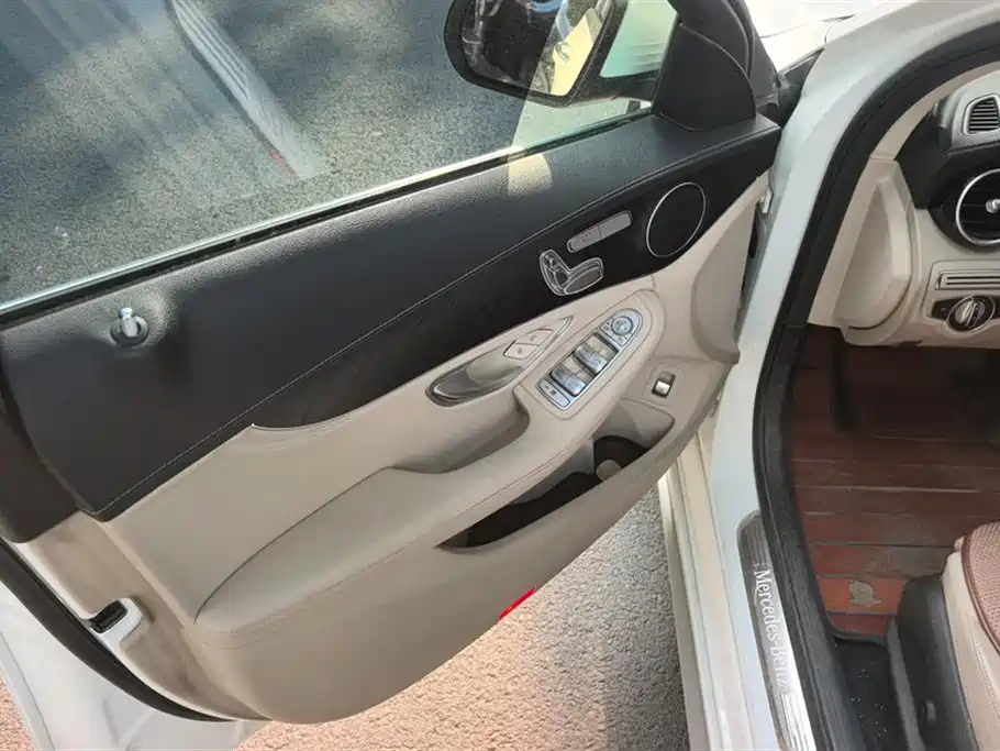 2015 Mercedes-Benz C 200 L Sport