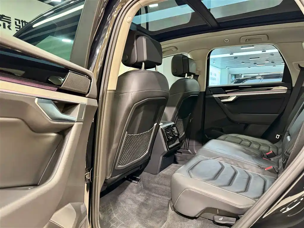 Volkswagen Touareg 2022 3.0 TSI R-Line Black Edition