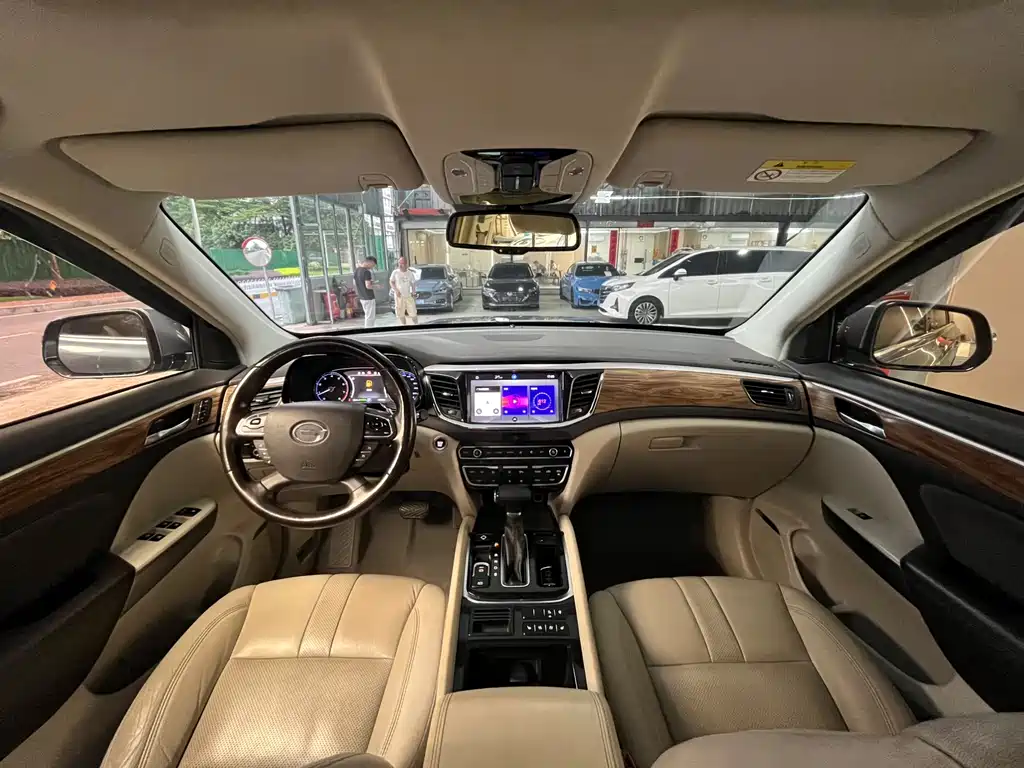 GAC Trumpchi GS8 2017 320T 2WD Luxury Smart Connect Edition (7-seater)