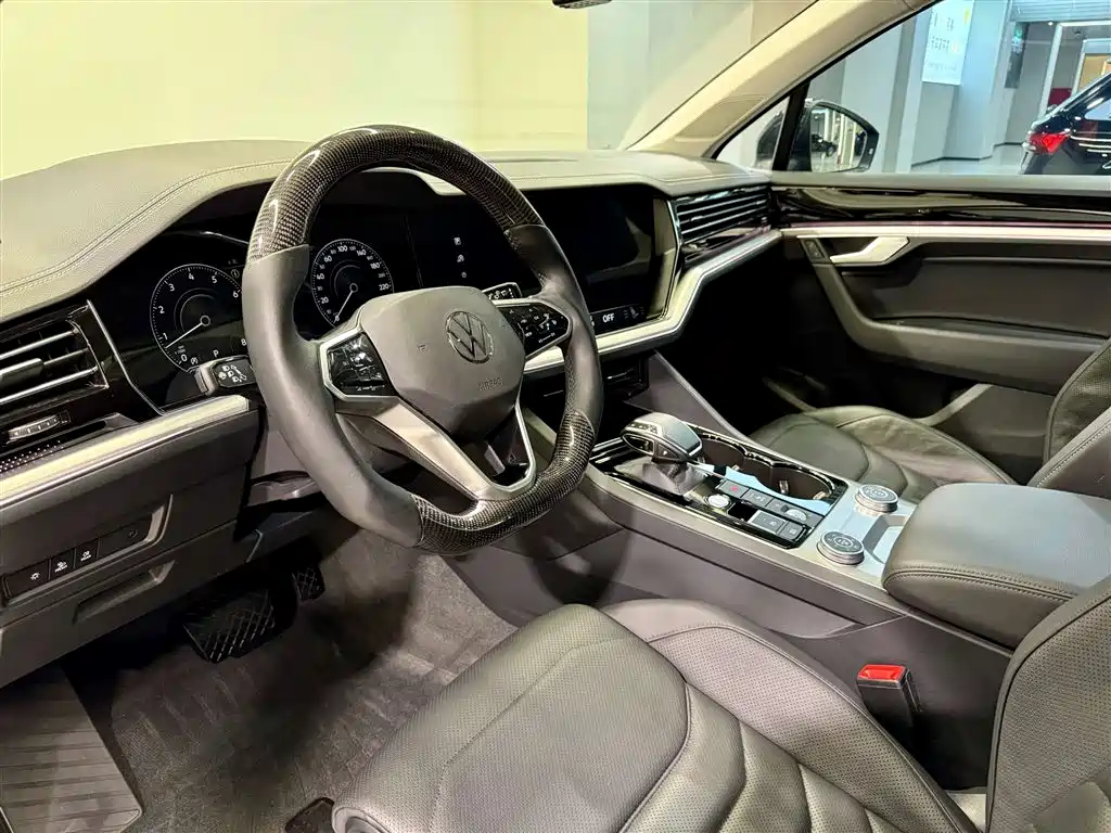 Volkswagen Touareg 2022 3.0 TSI R-Line Black Edition