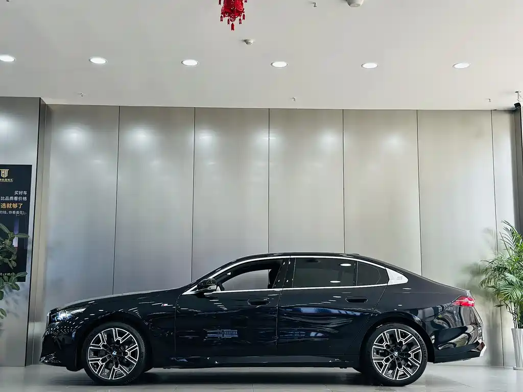 BMW 5 Series 2025 530Li Exclusive Edition M Sport Package