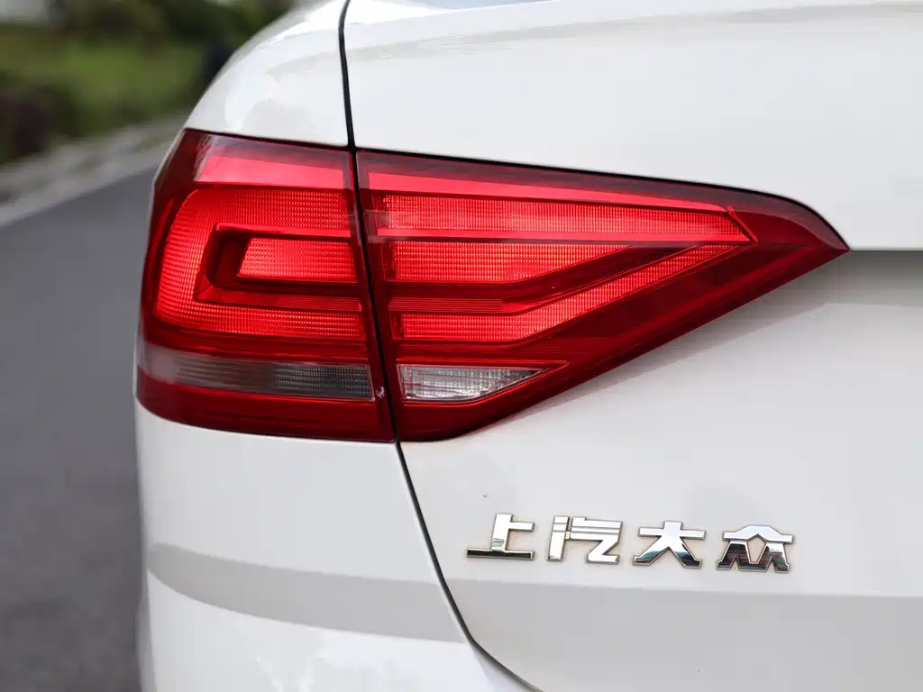 Volkswagen Lavida 2017 1.6L Automatic Fashion Edition