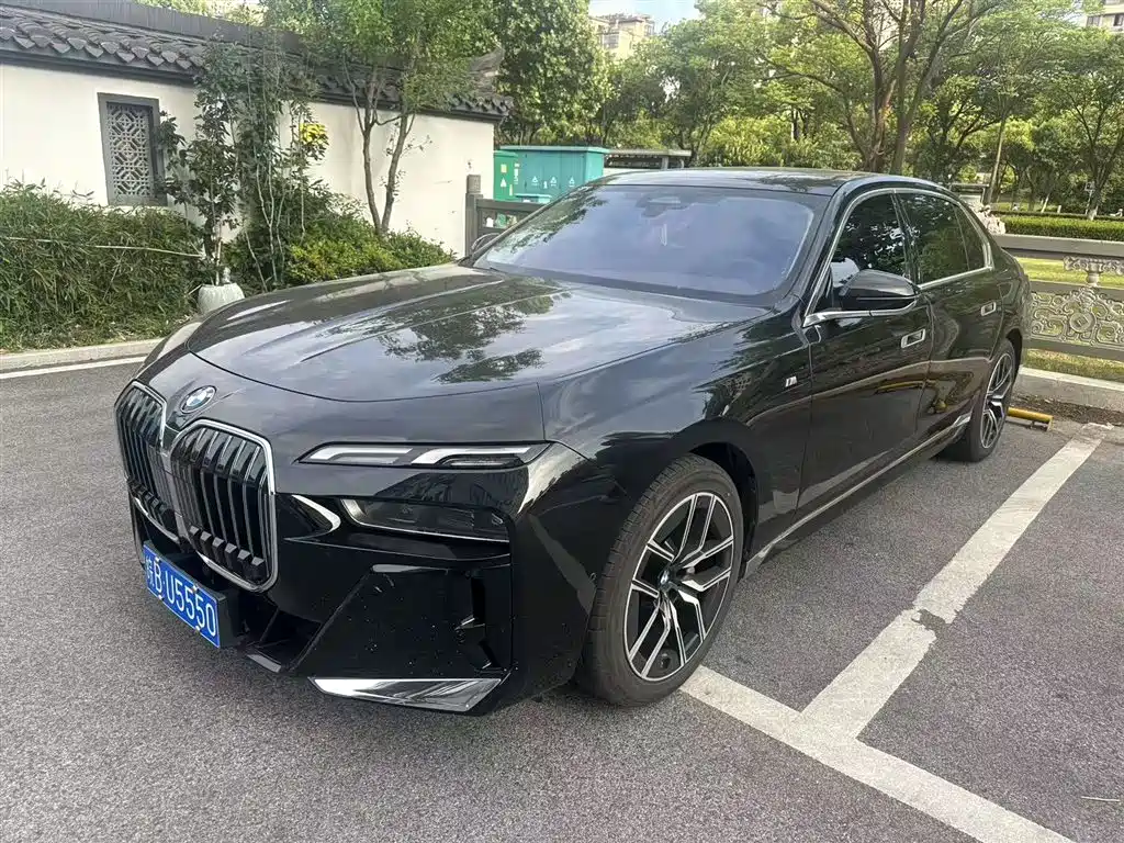 BMW 7 Series 2023 735Li M Sport Package