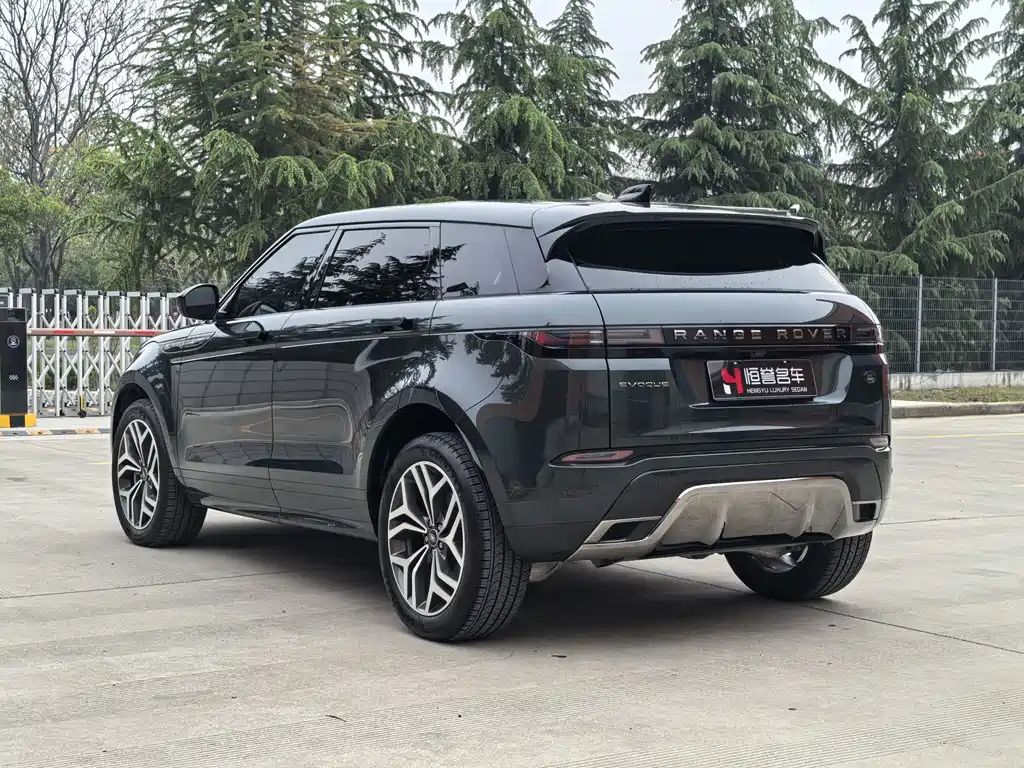 Range Rover Evoque L 2024 SE