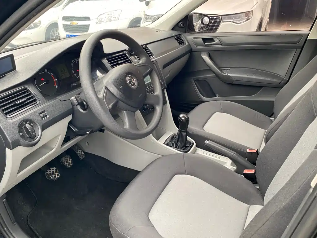 Skoda Rapid 2013 1.6L Manual Lexuan
