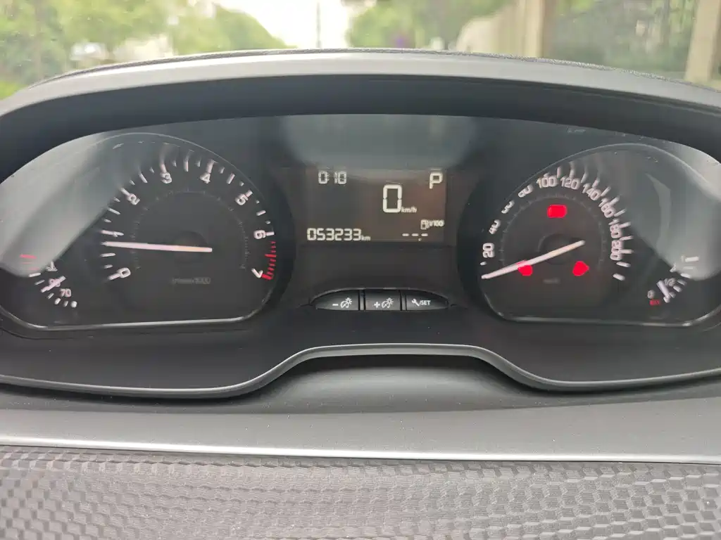 Peugeot 2008 2015 1.6L Automatic Play Cool Edition