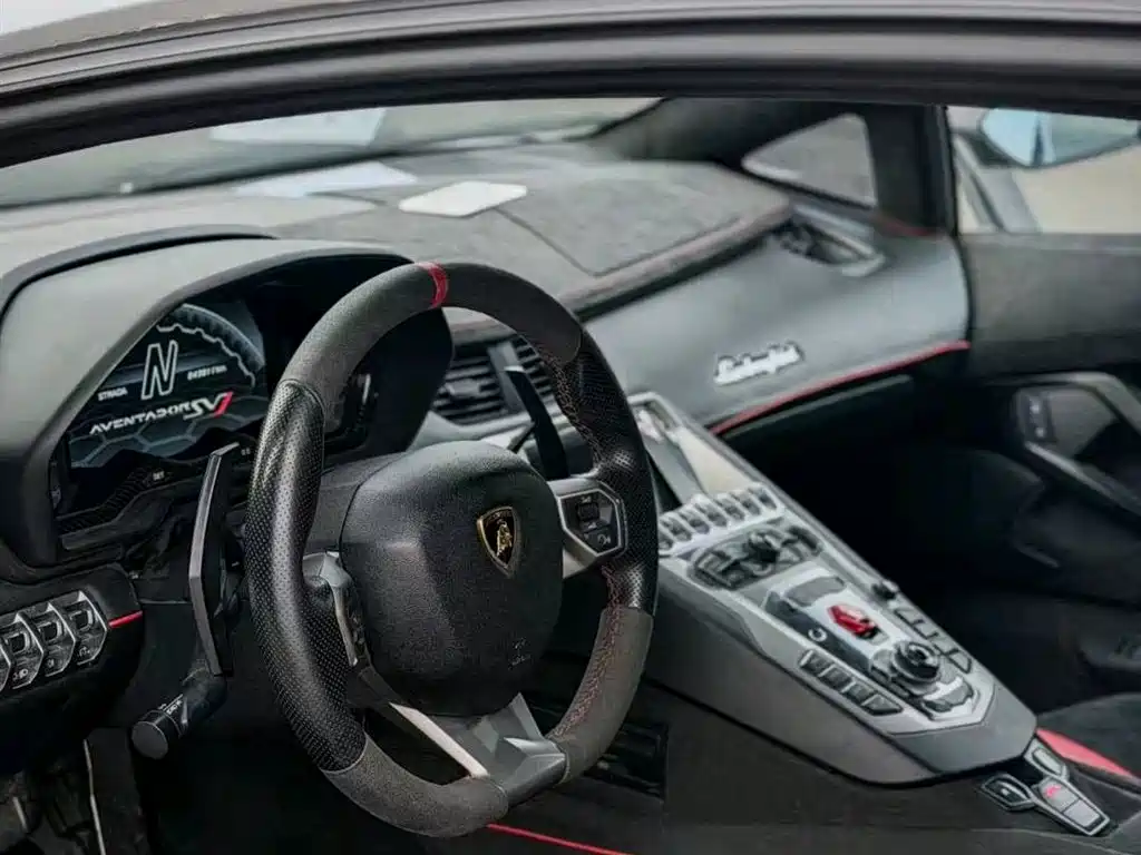 Lamborghini Aventador LP 700-4