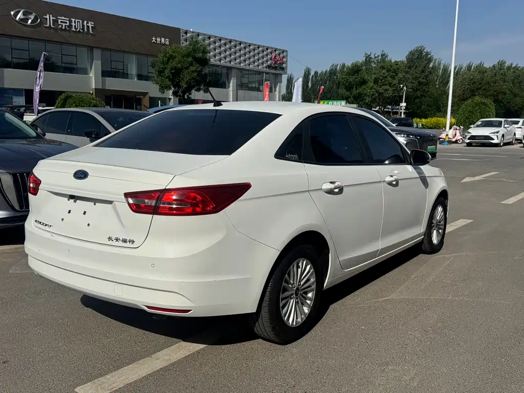 Ford Escort 2015 1.5L Automatic Fashion Edition