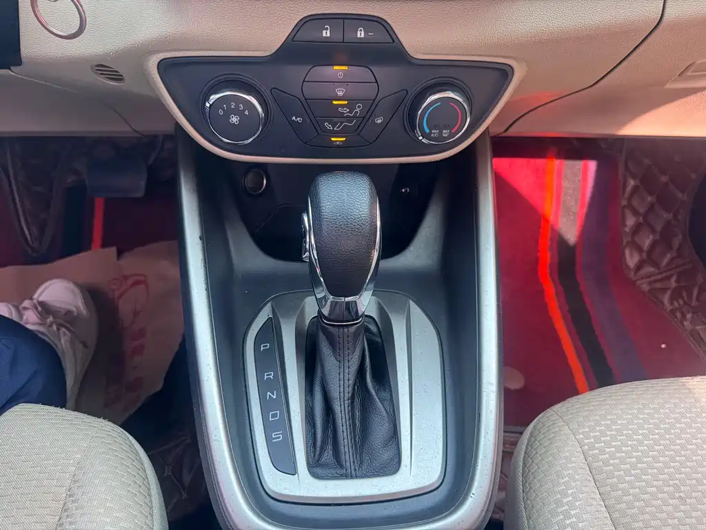 Ford Escort 2015 1.5L Automatic Fashion Edition