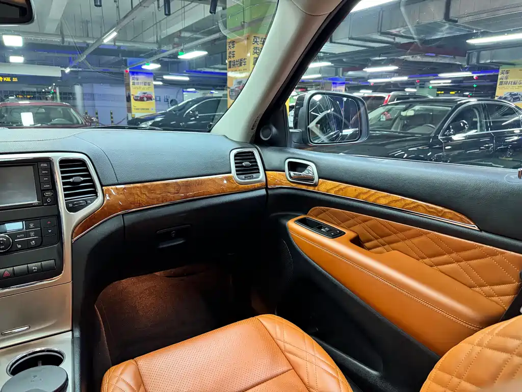 Jeep Grand Cherokee 2012 3.6L Flagship Edition