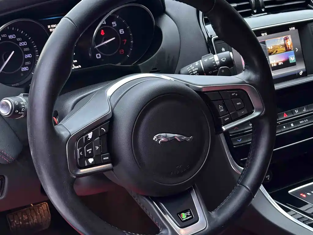 Jaguar XE 2015 2.0T 200PS R-Sport