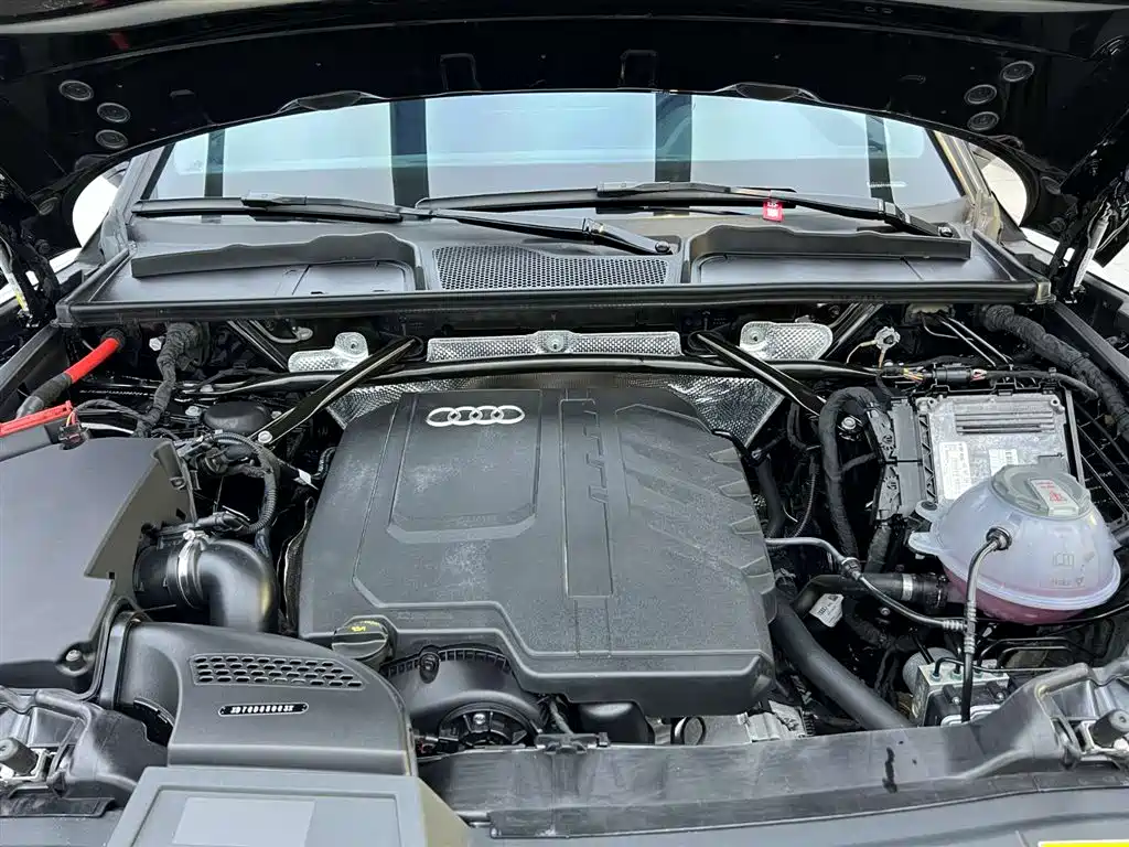 Audi Q5L 2024 40 TFSI Luxury Dynamic Edition