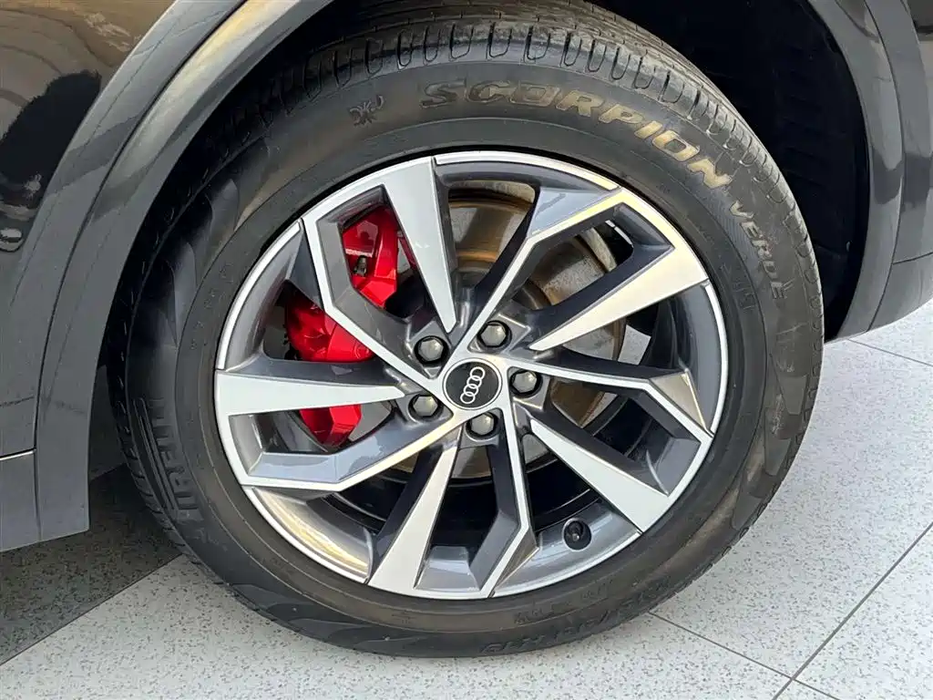 Audi Q5L 2024 40 TFSI Luxury Dynamic Edition
