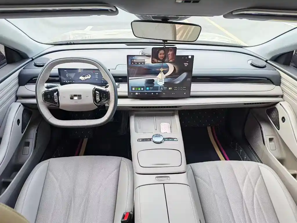 Geely Galaxy Starship 8 2025 130km EM-i Premium Edition