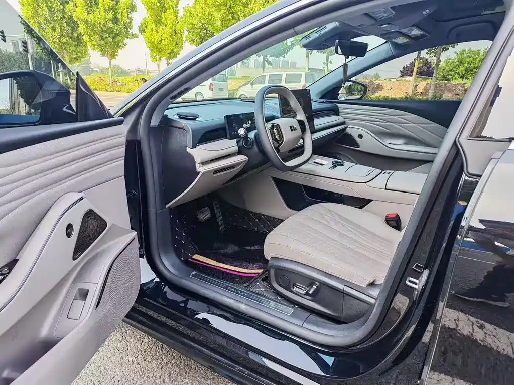 Geely Galaxy Starship 8 2025 130km EM-i Premium Edition