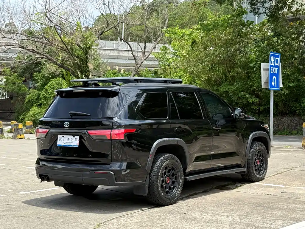 Toyota Sequoia 2023 3.5T Canadian Spec