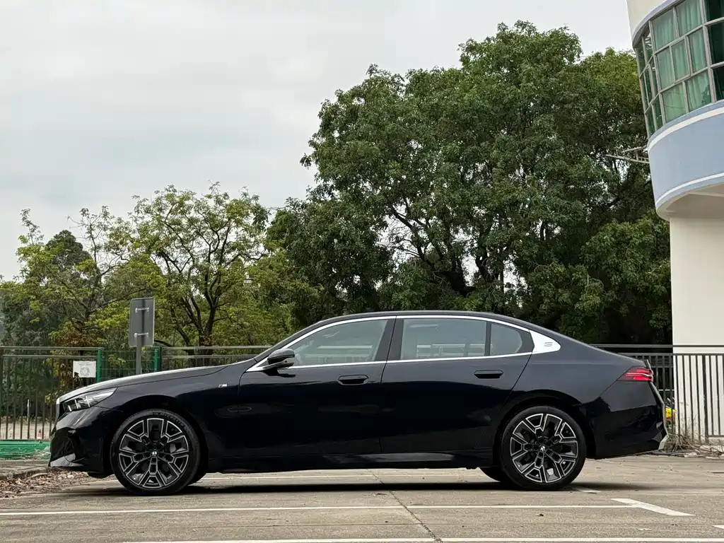 BMW 5 Series 2025 530Li Premium M Sport Package - фото 15