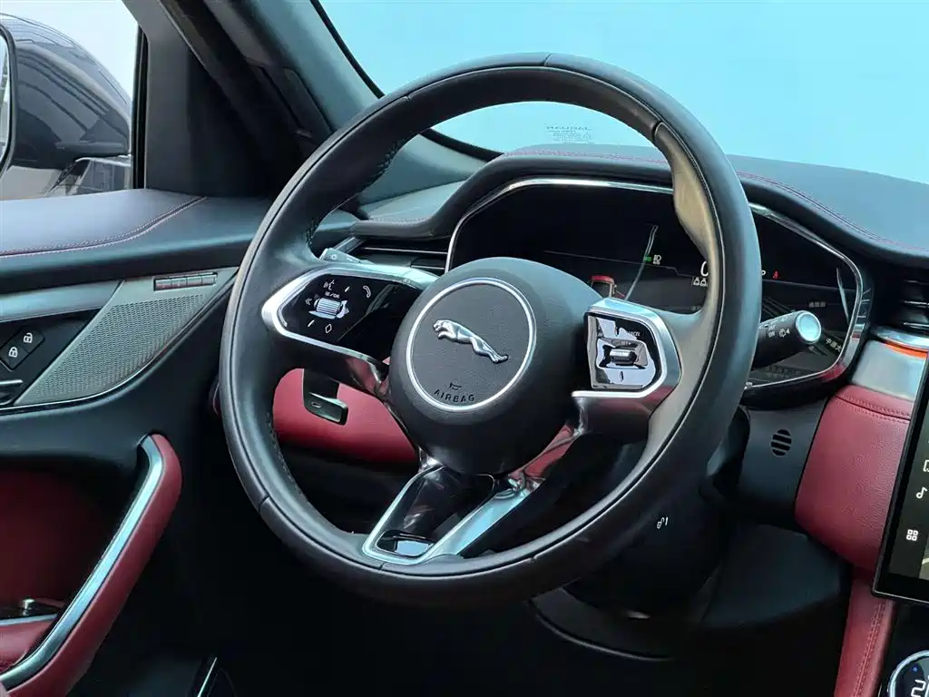 Jaguar F-PACE 2024 P250 R-Dynamic SE