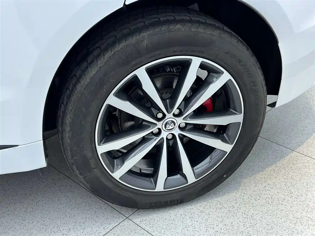 Jaguar F-PACE 2024 P250 R-Dynamic SE