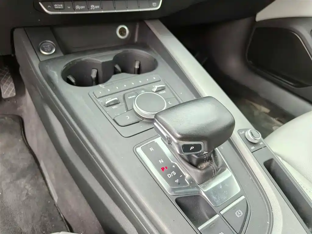 Audi A4L 2017 40 TFSI Entry