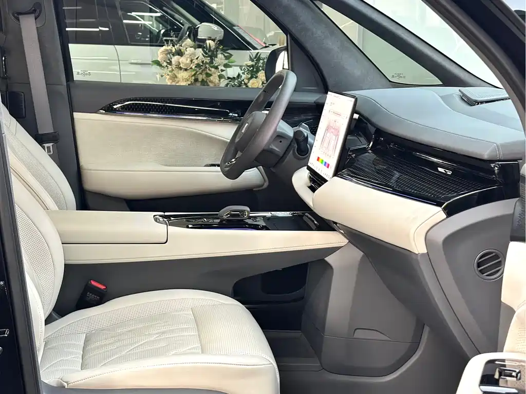 Zeekr 009 2024 6-Seater Executive Edition AWD 108kWh