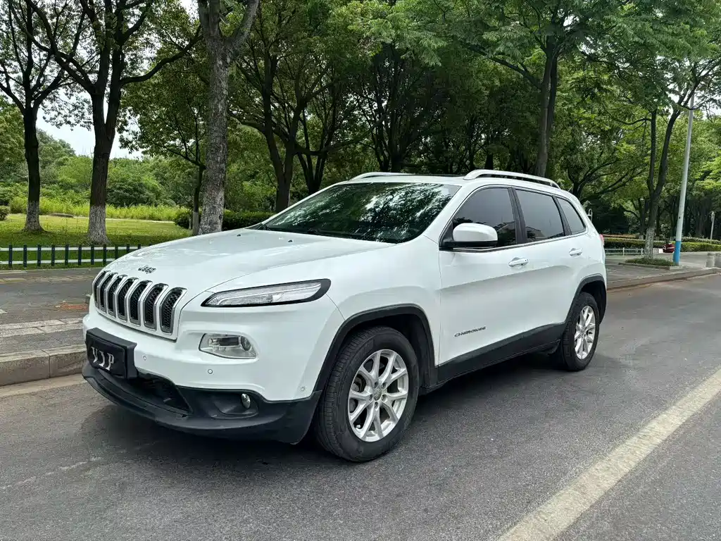 Jeep Cherokee 2016 2.0L Superior Edition
