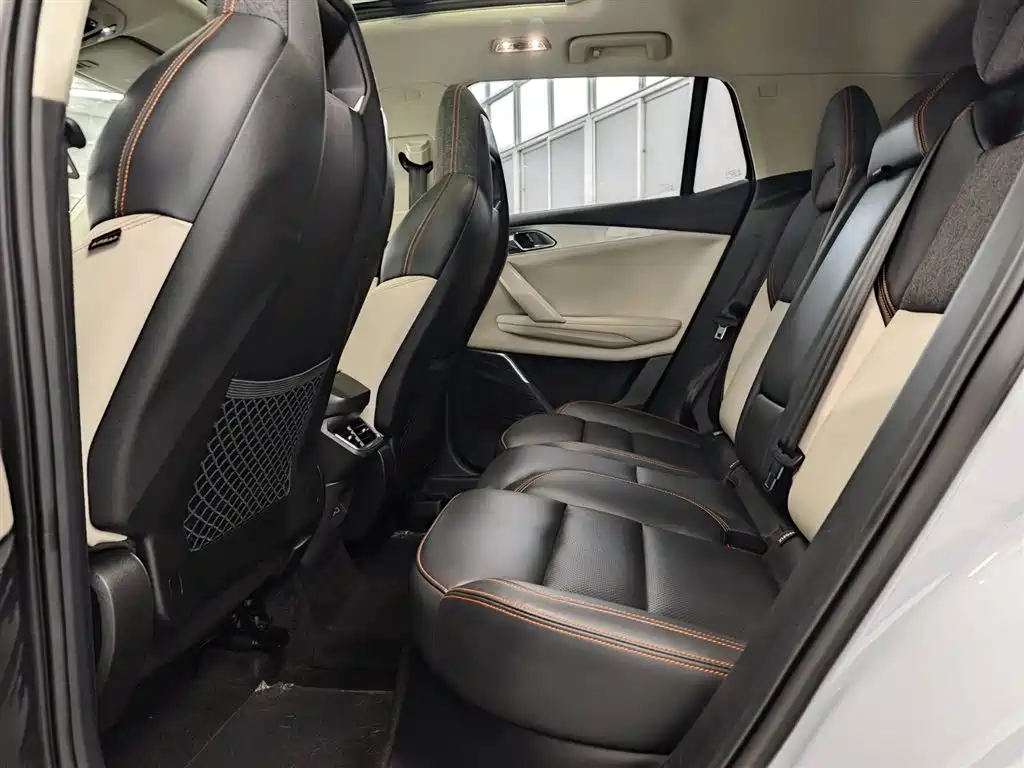 Lynk & Co 06 EM-P 2022 PHEV 84km Pro