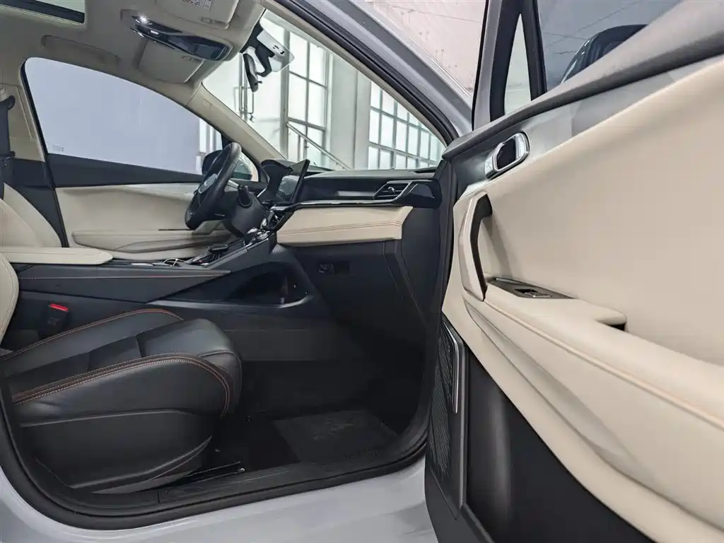 Lynk & Co 06 EM-P 2022 PHEV 84km Pro