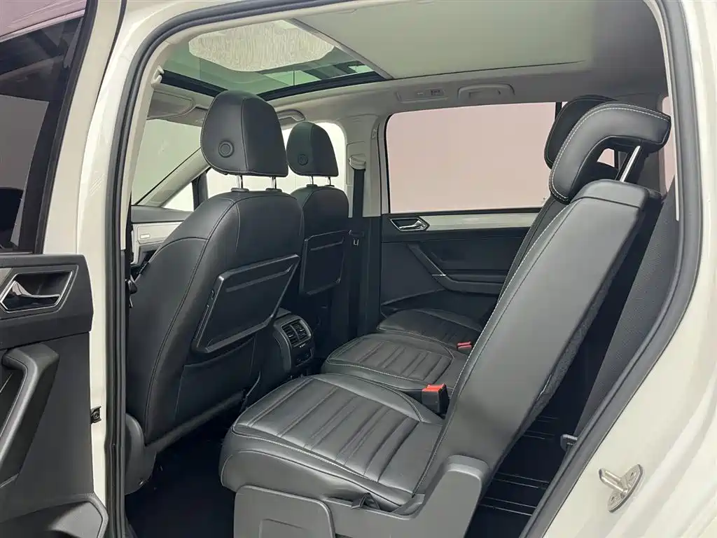 Volkswagen Touran L 2021 280TSI DSG Cross Edition 7-Seater