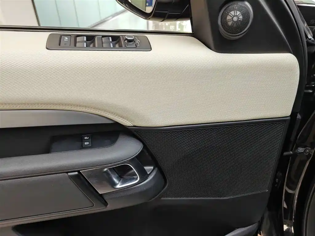 Land Rover Discovery 2021 360PS R-Dynamic S